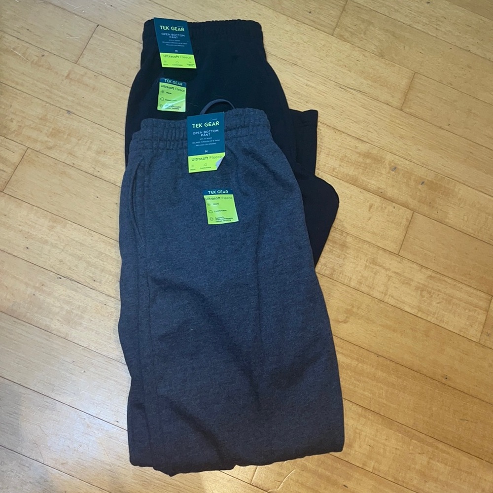 2 Pair men’s medium Tek Gear Sweat pants